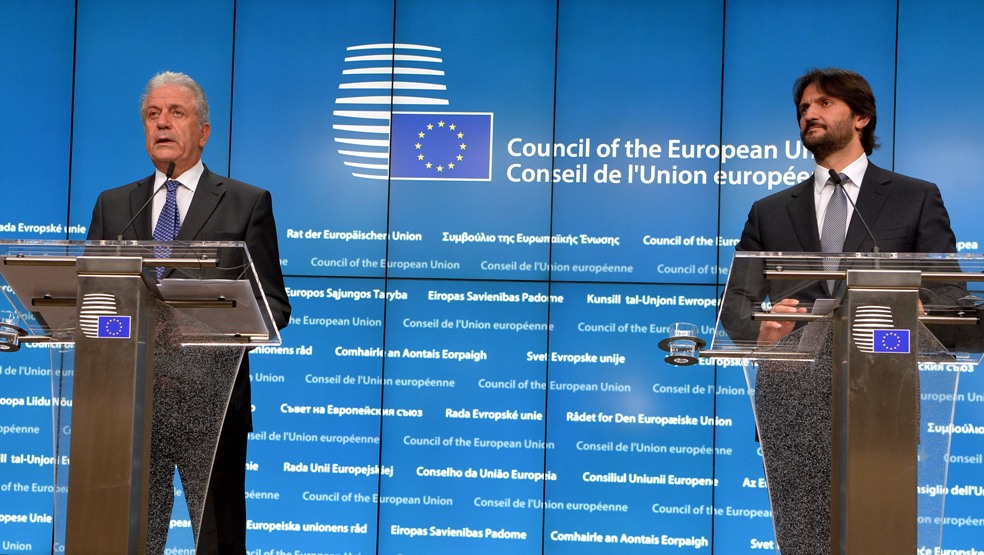 Eurokomisár pre migráciu, vnútorné záležitosti a občianstvo Dimitris Avramopoulus s ministrom vnútra SR Robertom Kaliňákom